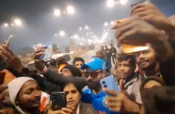 Virat Kohli’s Doppelganger Spotted Wearing Indian Jersey In Ayodhya, Mobbed By Fans - RVCJ Media