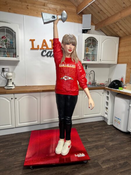 UK Chef Makes A Life-Size Cake Of Taylor Swift To Pay Homage To The Singer & You Need To See It - RVCJ Media