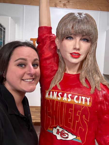 UK Chef Makes A Life-Size Cake Of Taylor Swift To Pay Homage To The Singer & You Need To See It - RVCJ Media