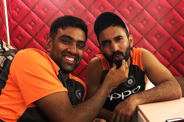 Dinesh Karthik Talks About RCB Fans, Calls Them Incredible But Also Reveals The Dark Side - RVCJ Media