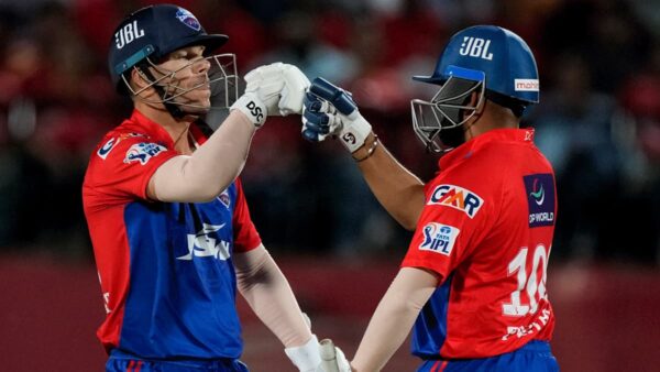 MS Dhoni & Rishabh Pant Hugging Each Other During CSKvsDC Is A Perfect Guru-Shishya Moment - RVCJ Media