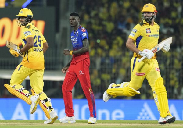 Fans Have A Field Day With Hilarious Memes Amidst Report Of Heavy Rainfall During RCB-CSK Clash - RVCJ Media