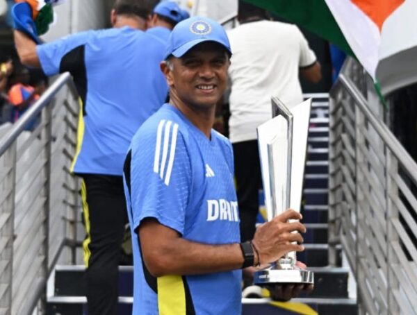 Rahul Dravid Hugging The T20 WC Trophy & Crying Was The Moment For Ravichandran Ashwin - RVCJ Media