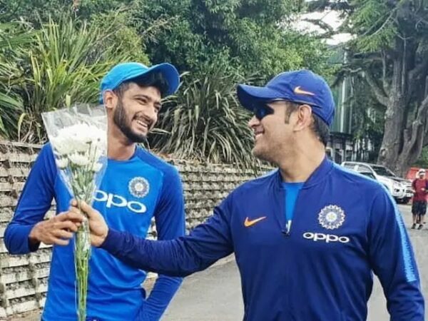 Khaleel Ahmed Opens Up On His Viral Photo In Which He Is Receiving A Bouquet From MS Dhoni - RVCJ Media