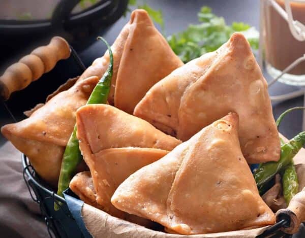 Frog Leg Allegedly Found In Samosa From Ghaziabad’s Bikaner Sweets, Shopkeeper Arrested - RVCJ Media