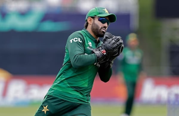 Mohammad Rizwan Commits Hilarious DRS Blunder During 2nd ODI Against Australia - RVCJ Media