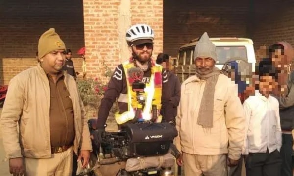 2 French Cyclists Relied On Google Maps For Travelling To Nepal From Delhi, Ended Up In Bareilly - RVCJ Media