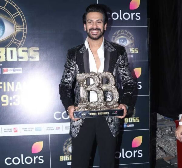 Karan Veer Mehra Wins Bigg Boss 18, Defeats Vivian Dsena In A Tough Fight To Lift The Trophy - RVCJ Media