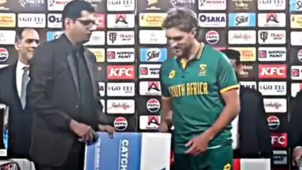 “Katoristan”, Pakistan Official’s Weird Way Of Presenting Rs. 30K Cheque To SA Player Goes Viral - RVCJ Media