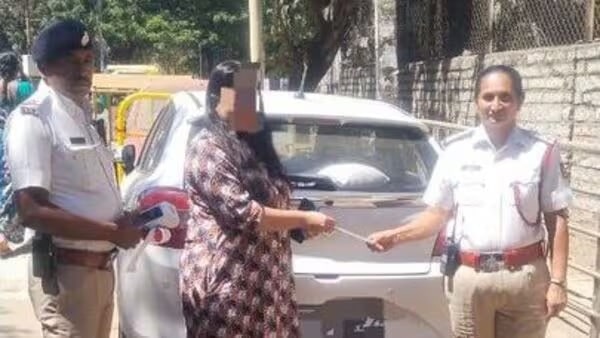 Work On Wheels- Bengaluru Woman Caught Using Laptop While Driving - RVCJ Media