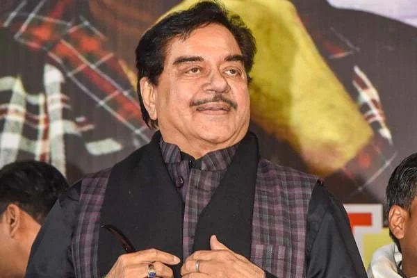 Ranjeet Recalls The Fight Between Shatrughan Sinha & Sanjay Khan That Resulted In Gunfires - RVCJ Media