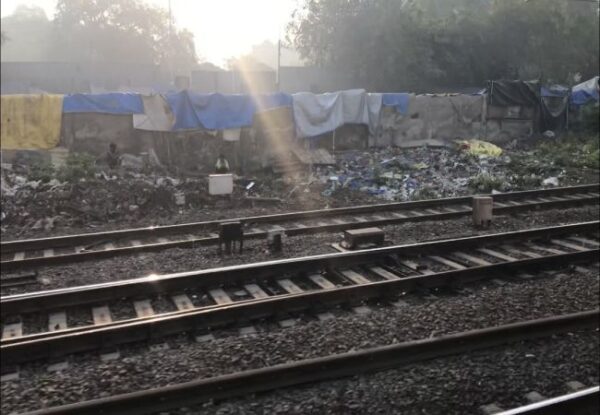 Video Of Railways Employee Throwing Garbage On Tracks From Moving Train Goes Viral - RVCJ Media